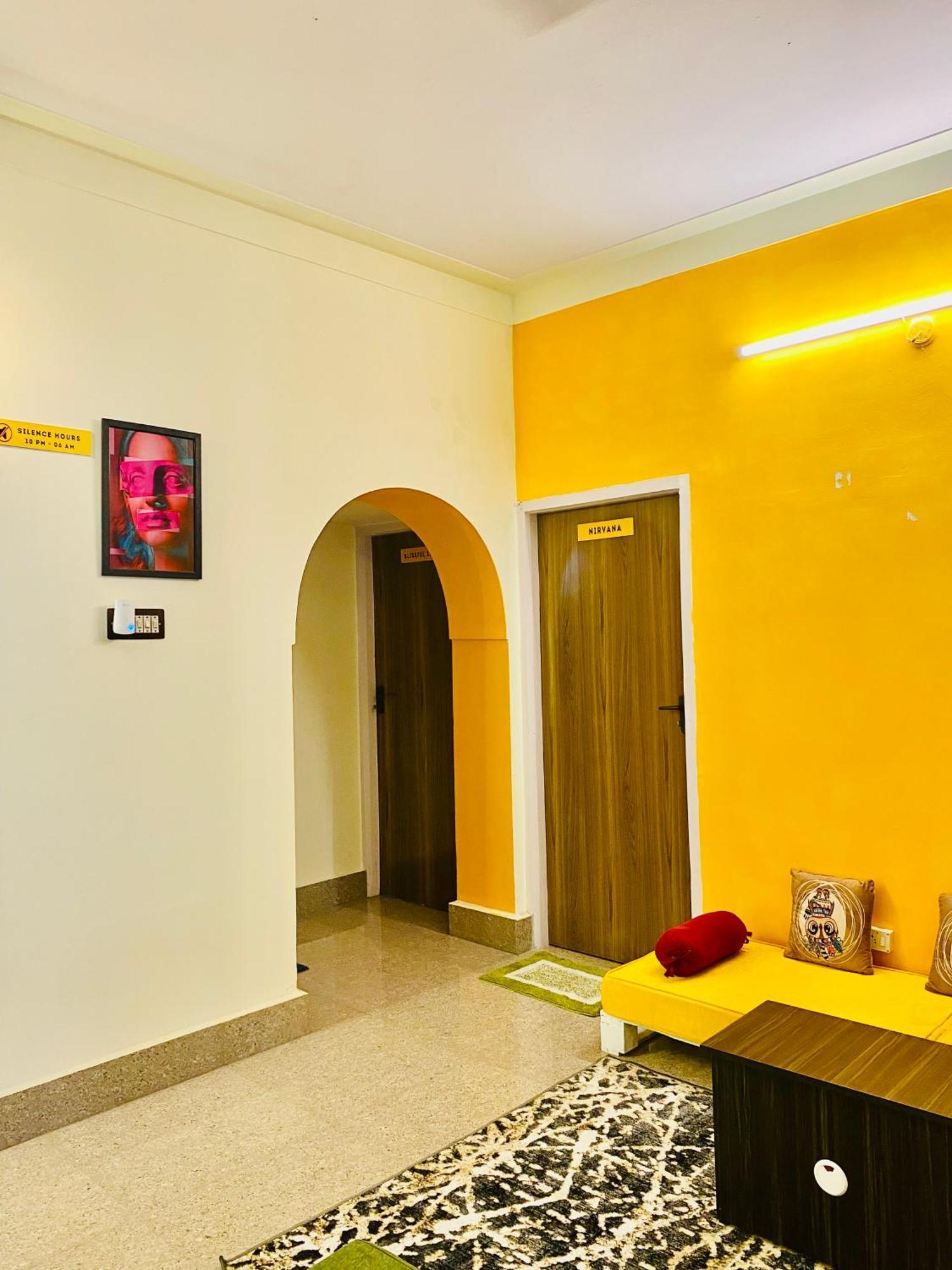 Crossroads Hostel 1980 Майсур Экстерьер фото