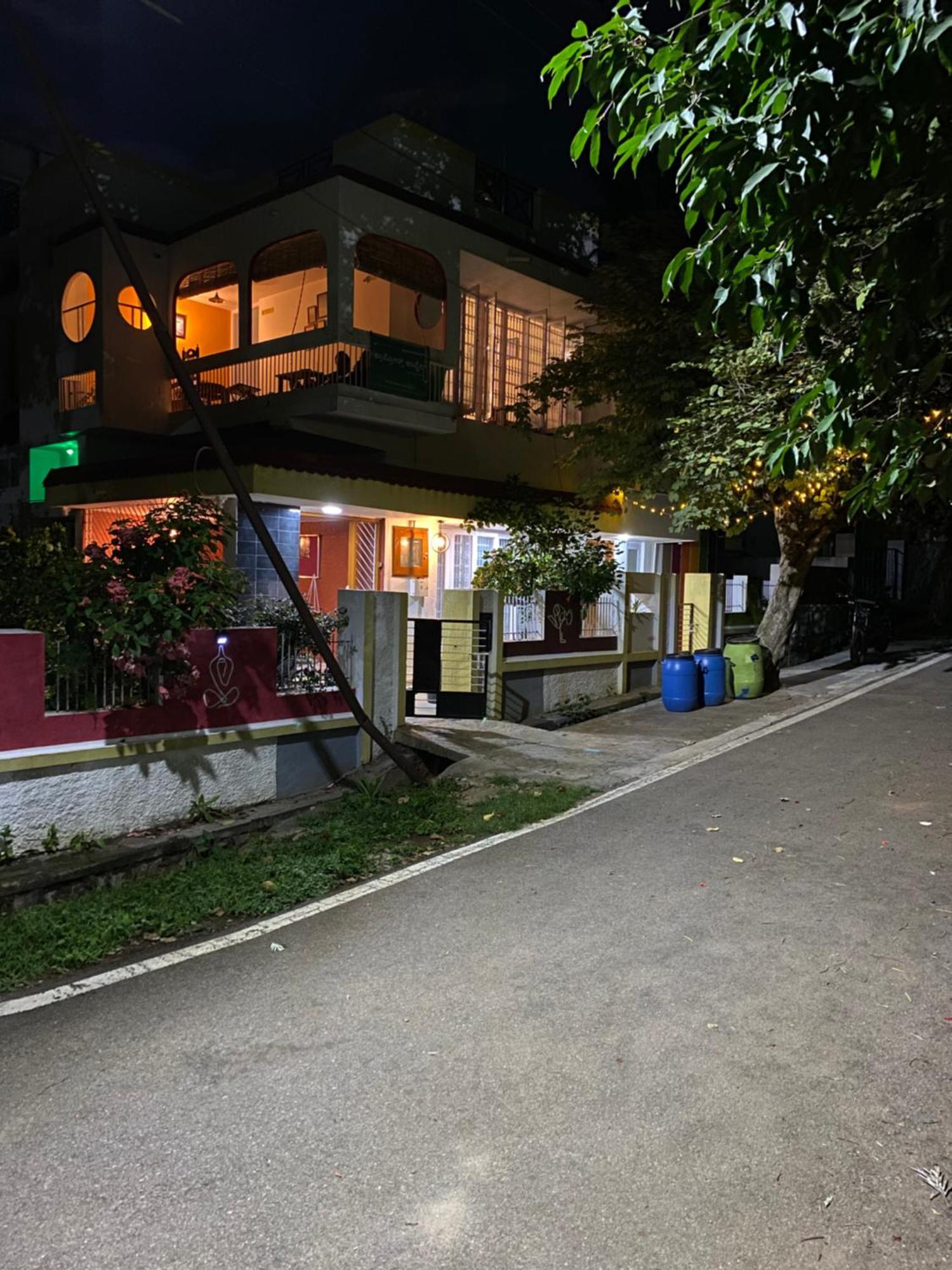 Crossroads Hostel 1980 Майсур Экстерьер фото